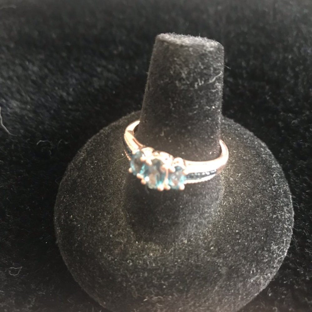 Ring 0762 - Picture 2 of 4